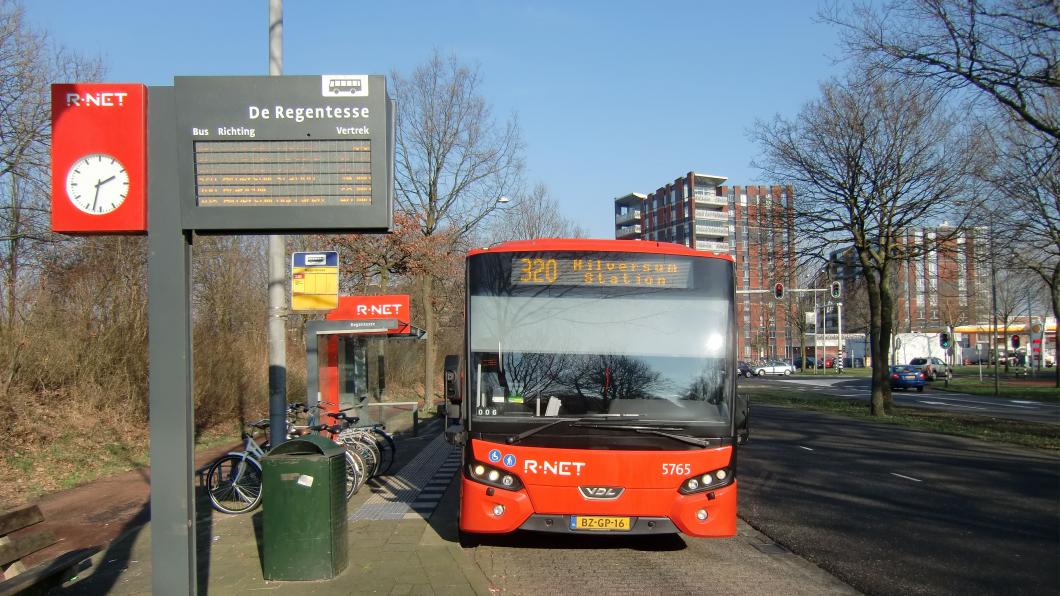 De 320 bij de Regentesse Buslijn 320
