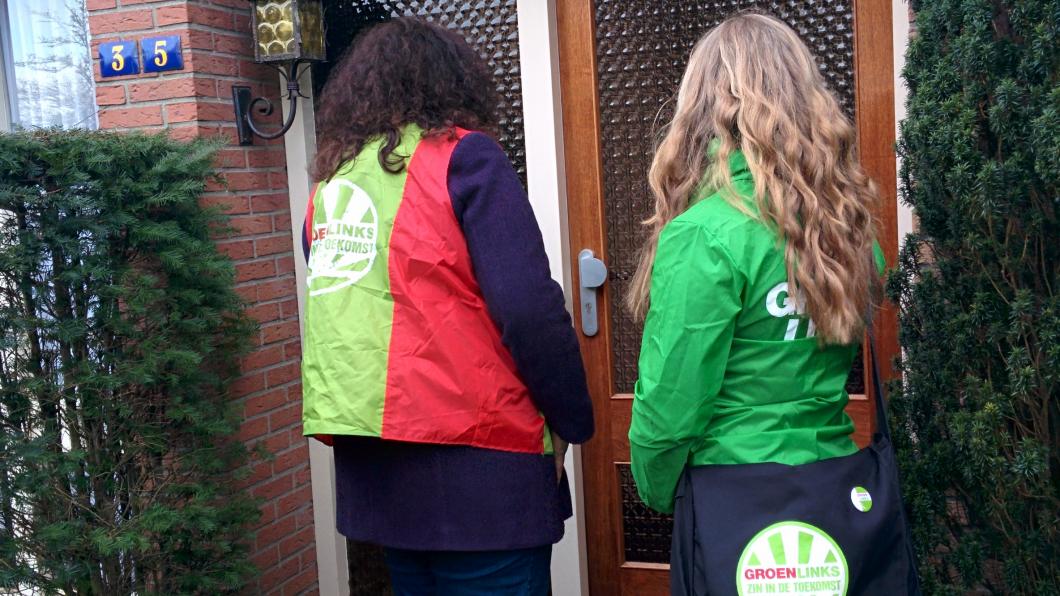 Monica en Larisa op zoek naar groene voortuinen Monica en Larisa op zoek naar groene voortuinen